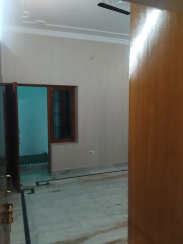 Room in 2 BHK Independent House at Gomti Nagar – for Rent
