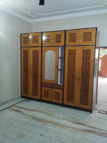 Room in 2 BHK Independent House at Gomti Nagar – for Rent