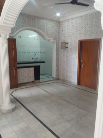 Room in 2 BHK Independent House at Gomti Nagar – for Rent