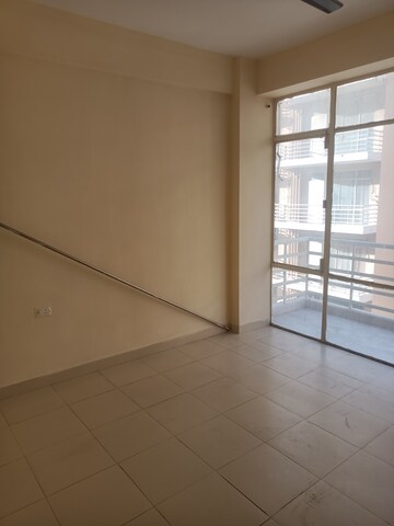 Room in 2 BHK Apartment at Signature Global SCO, Sohna Sector 36 – for Rent