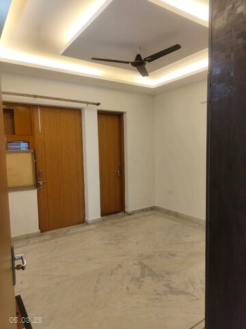 Room in 2 BHK Builder Floor at RWA Residential Society Sector 46, Sector 46 – for Rent