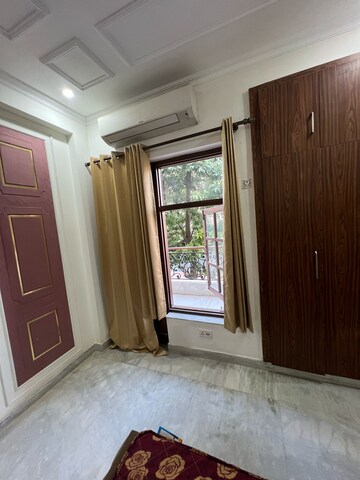 Room in 3 BHK Builder Floor at AEZ Aloha, Sector 57 – for Rent