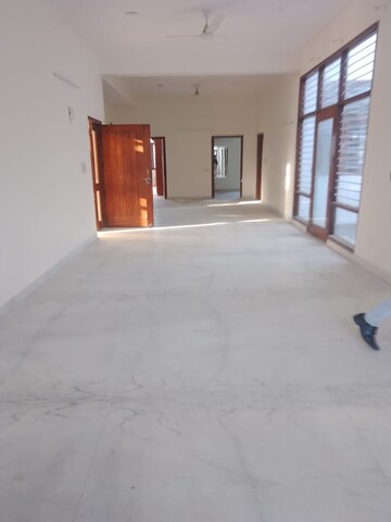 Building Lobby in 5 BHK Apartment at RWA Apartments Sector 47, Sector 47 – for Rent