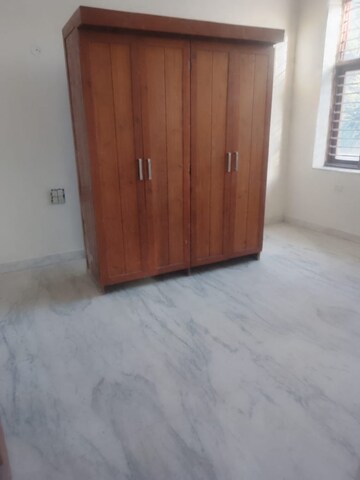 Room in 5 BHK Apartment at RWA Apartments Sector 47, Sector 47 – for Rent