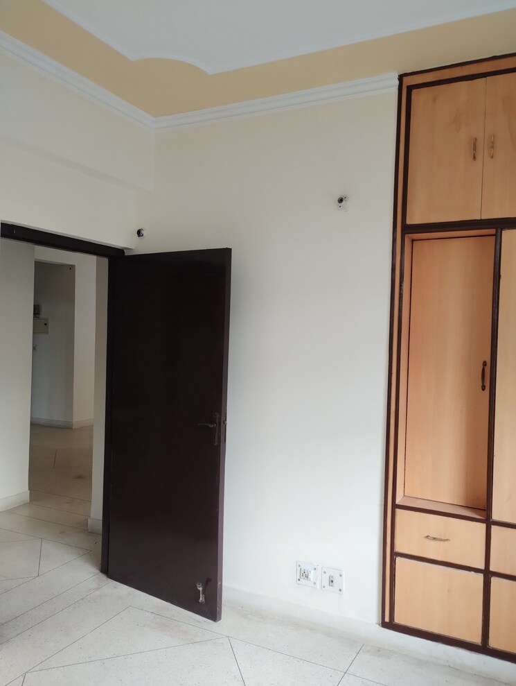 undefined, suraksha-vihar-cghs 3 Bedroom 1525 Sq.Ft. Apartment In Sector 45 Faridabad 8300000