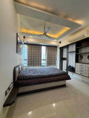 Bedroom in 2.5 BHK Apartment at Oberoi Realty Woods, Goregaon East – for Rent
