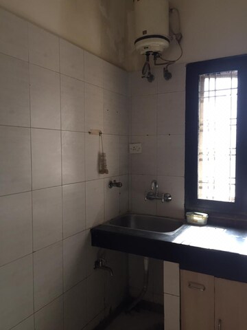 Bathroom in 2 BHK Builder Floor at Sector 28 – for Rent