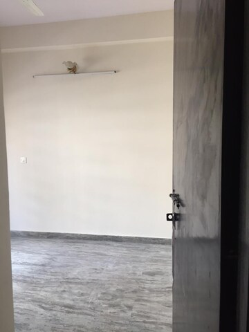 Room in 2 BHK Builder Floor at Sector 28 – for Rent