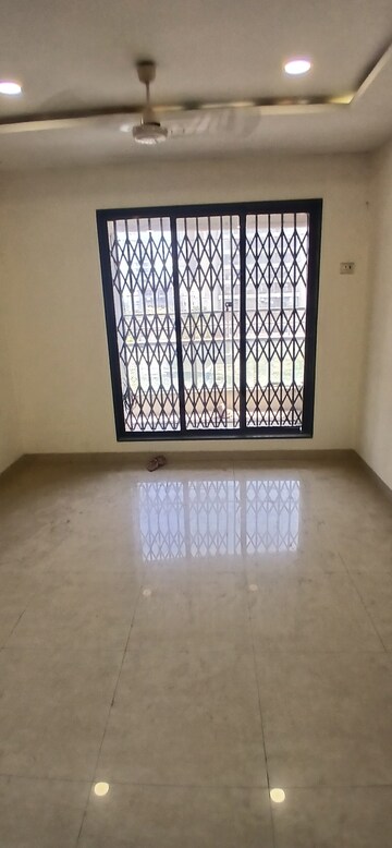 Room in 3 BHK Apartment at Dinesh Mahal Apartment, Matunga – for Sale