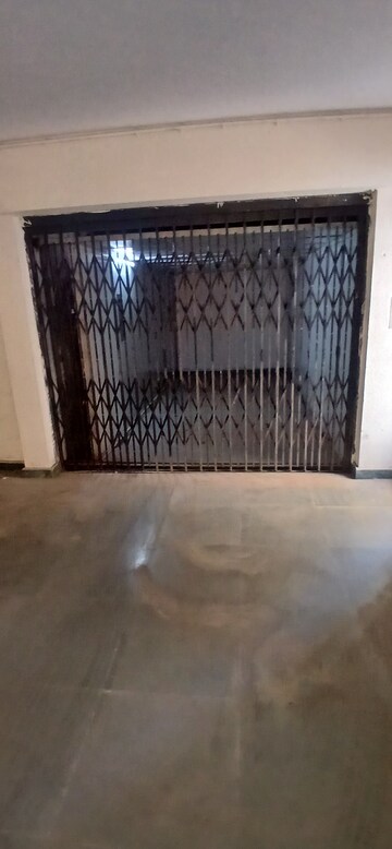 Room in 3 BHK Apartment at Dinesh Mahal Apartment, Matunga – for Sale