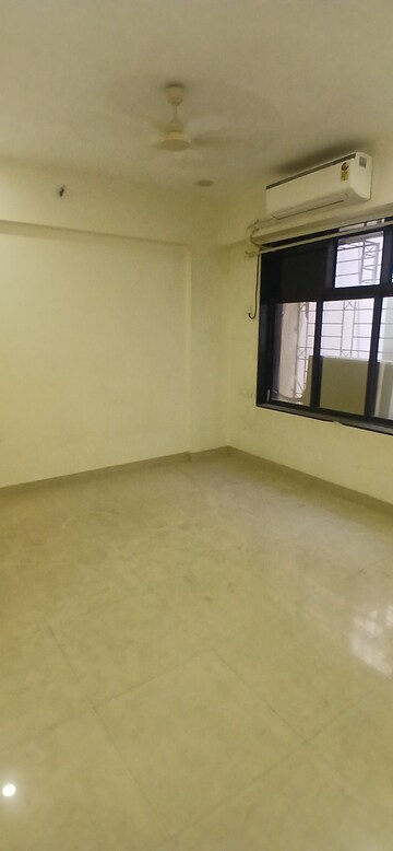Room in 3 BHK Apartment at Dinesh Mahal Apartment, Matunga – for Sale