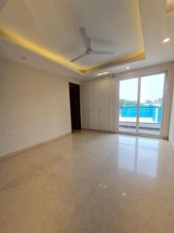 Room in 4 BHK Builder Floor at Ansal Sushant Lok I, Sector 43 – for Rent