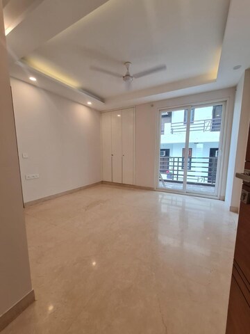 Room in 4 BHK Builder Floor at Ansal Sushant Lok I, Sector 43 – for Rent