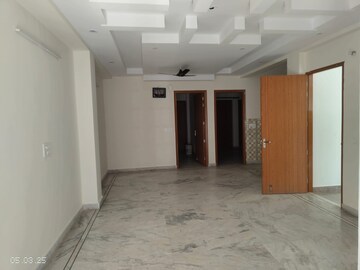 Room in 3 BHK Builder Floor at AS Tower, Sector 45 – for Rent