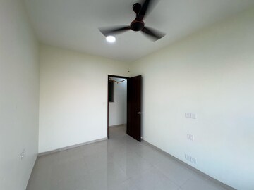 Room in 2 BHK Apartment at Kalpataru Paramount, Kapur Bawdi – for Sale