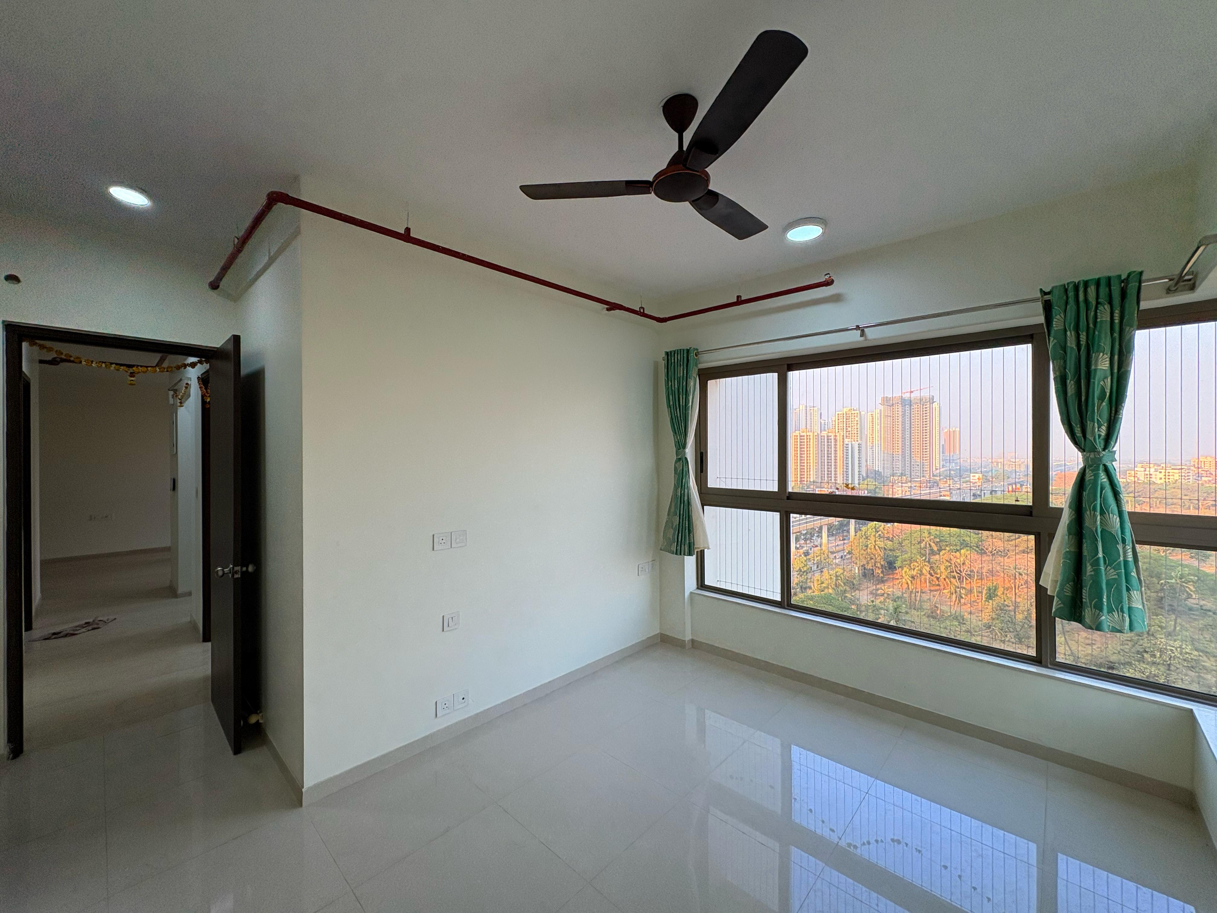2 BHK + Pooja Room Apartment For Sale in Kalpataru Paramount