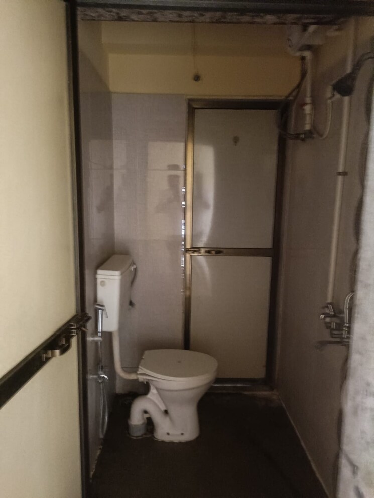 Bathroom, horizon-height 1 Bedroom 430 Sq.Ft. Apartment In Kasarvadavali Thane 8300357