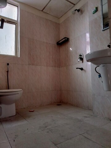 Bathroom in 2.5 BHK Apartment at Amrapali Princely Estate, Sector 76 – for Sale