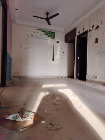 Bathroom in 2.5 BHK Apartment at Amrapali Princely Estate, Sector 76 – for Sale