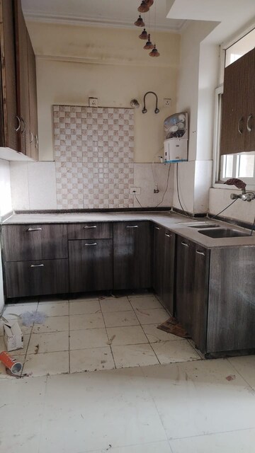 Kitchen in 2.5 BHK Apartment at Amrapali Princely Estate, Sector 76 – for Sale