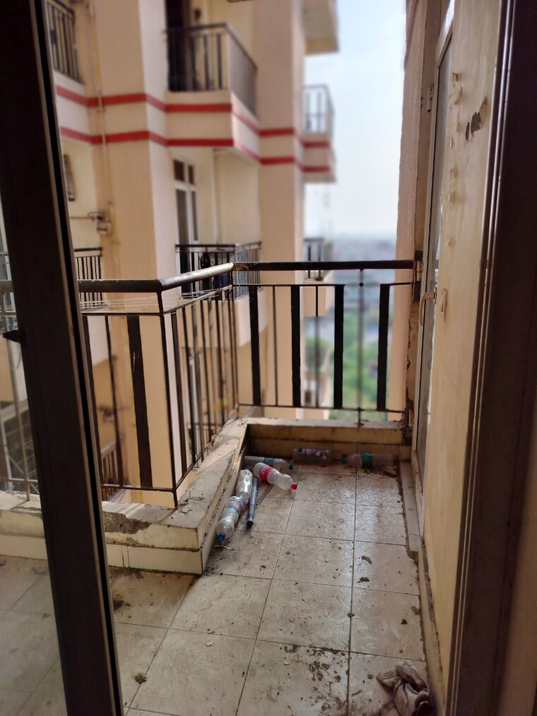 Balcony, amrapali-princely-estate 2.5 Bedroom 1090 Sq.Ft. Apartment In Sector 76 Noida 8300405