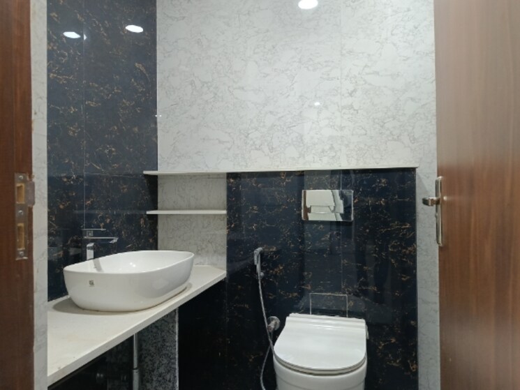 Bathroom, ss-mayfield-gardens 3 Bedroom 1400 Sq.Ft. Builder Floor In Sector 51 Gurgaon 8300752