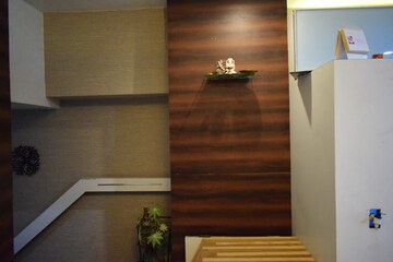 Furnished Amenities in  Office Space at Xth Central Mall, Kandivali West – for Rent