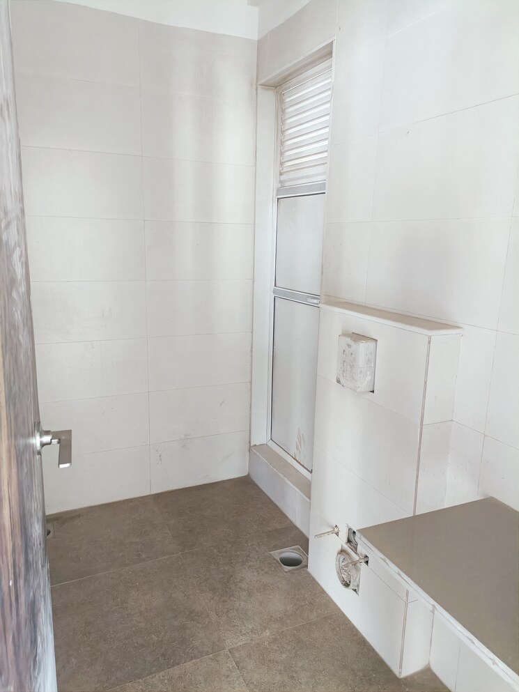 Bathroom, rosa-manhattan 2 Bedroom 754 Sq.Ft. Apartment In Ghodbunder Road Thane 8300856
