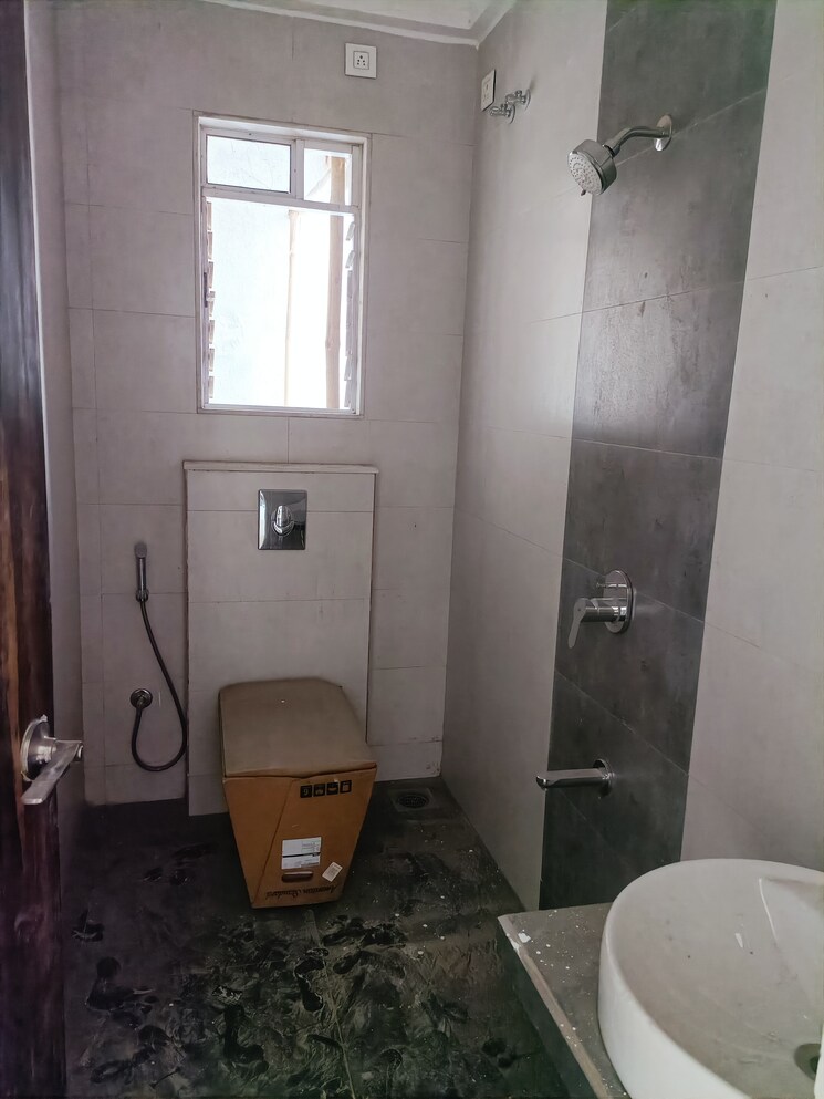Bathroom, rosa-manhattan 3 Bedroom 1023 Sq.Ft. Apartment In Ghodbunder Road Thane 8300866