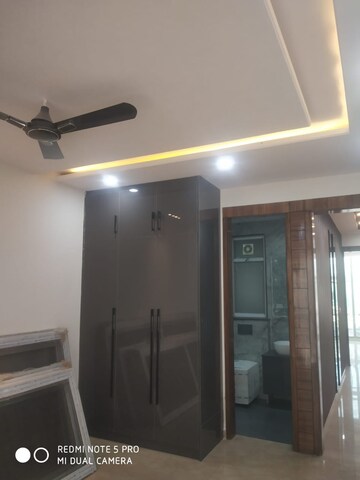 Building Lobby in 3 BHK Builder Floor at Sector 57 – for Sale