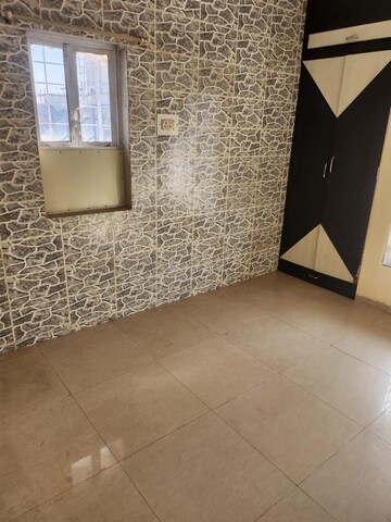Room in 1 BHK Apartment at Avneesh Apartment, Sector 13 – for Rent