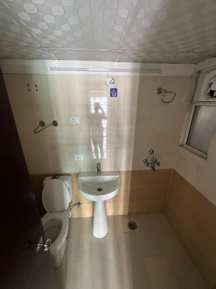Bathroom, windsor-paradise-2 2 Bedroom 995 Sq.Ft. Apartment In Raj Nagar Extension Ghaziabad 8300943