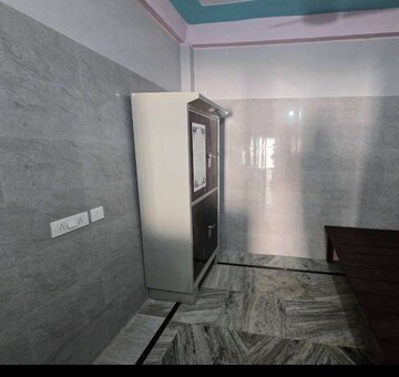 Room in 1 BHK Builder Floor at Aliganj – for Rent