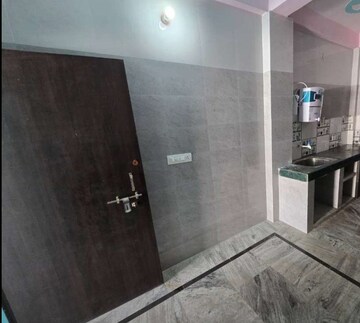 Room in 1 BHK Builder Floor at Aliganj – for Rent