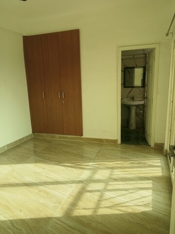Room in 2 BHK Apartment at Migsun Twinz, Eta Ii Greater Noida – for Rent