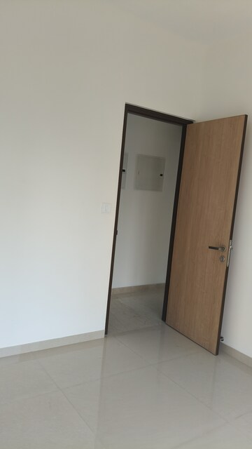 Room in 2 BHK Apartment at Dosti Eastern Bay, Wadala – for Rent