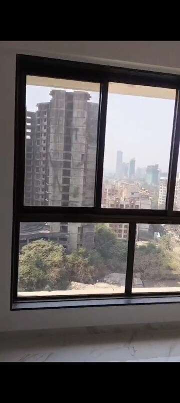 Room in 2 BHK Apartment at Anant Tara, Kandivali West – for Rent