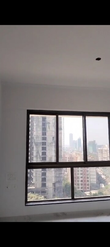 Room in 2 BHK Apartment at Anant Tara, Kandivali West – for Rent
