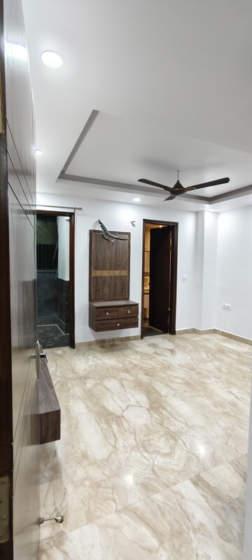 Room in 3 BHK Builder Floor at Vigyan Vihar – for Rent