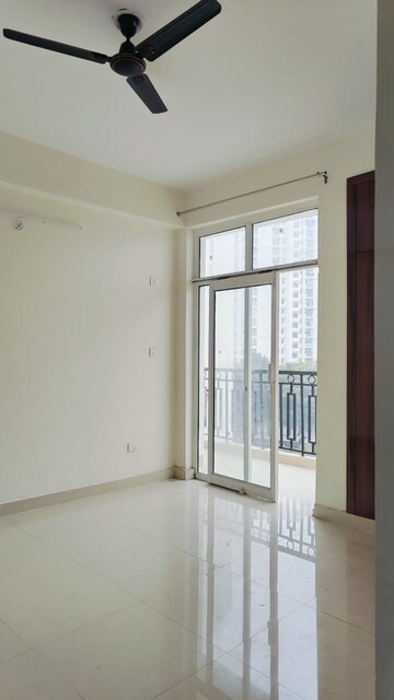 Room in 4 BHK Apartment at Ansal API Celebrity Gardens, Sushant Golf City – for Rent