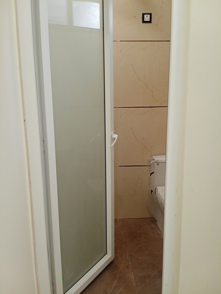 Bathroom, sector 7 dwarka 3 Bedroom 1000 Sq.Ft. Apartment In Sector 7 Dwarka Delhi 8301030