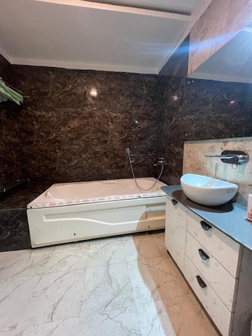 Furnished Amenities in 4 BHK Builder Floor at Parklands, Sector 85 – for Sale