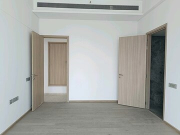 Room in 5 BHK Apartment at Rustomjee Crown, Prabhadevi – for Rent