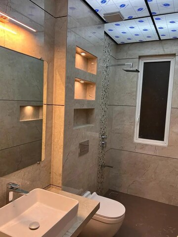 Furnished Amenities in 3 BHK Apartment at Indiabulls Sky Forest, Lower Parel – for Rent