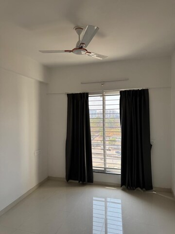 Room in 2 BHK Apartment at Goel Ganga Altus, Kharadi – for Rent
