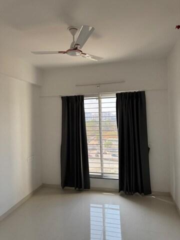Room in 2 BHK Apartment at Goel Ganga Altus, Kharadi – for Rent
