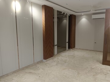 Room in 4 BHK Builder Floor at Safdarjung Enclave – for Sale