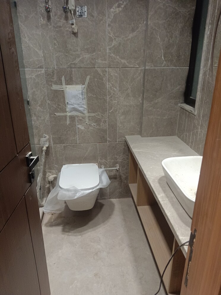 Bathroom, sonia vihar 4 Bedroom 2700 Sq.Ft. Builder Floor In Sonia Vihar Delhi 8301197