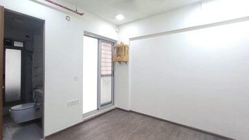 Room in 2 BHK Apartment at Amar Mahal, Chembur – for Rent