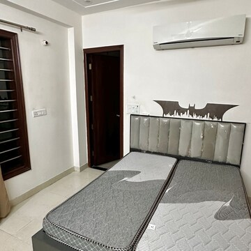 Bedroom in 3 BHK Builder Floor at Sector 43 – for Rent